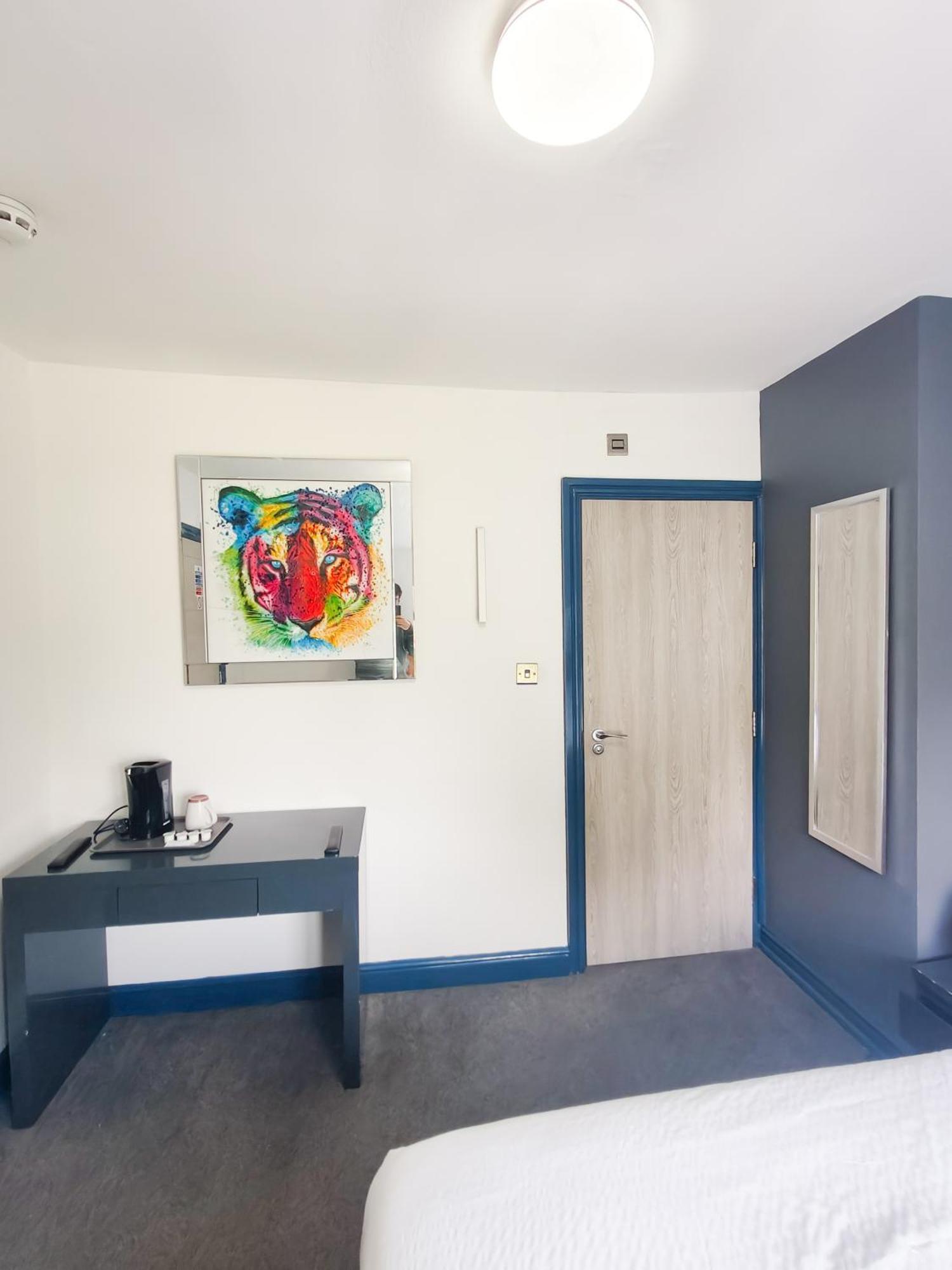 Park City Suites Hotel Manchester Buitenkant foto