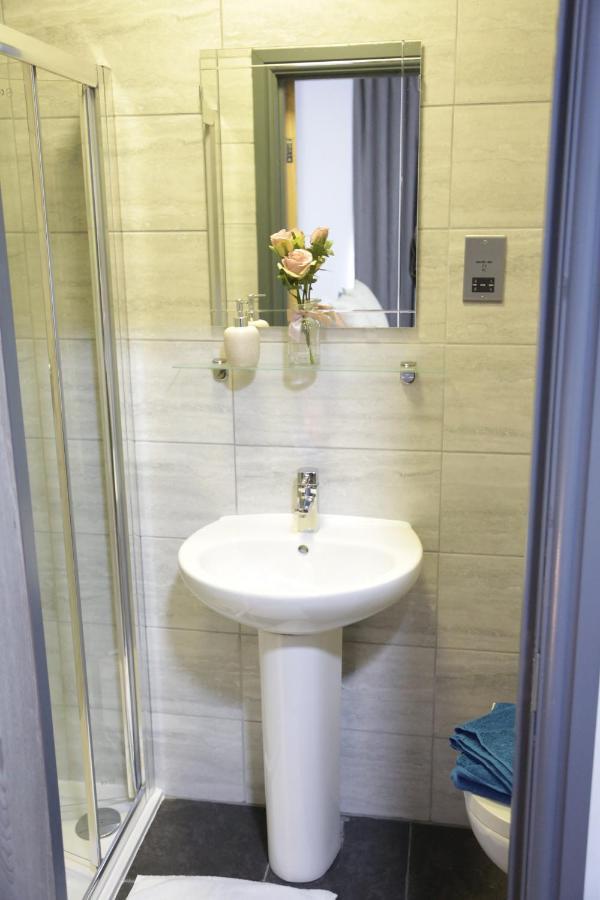 Park City Suites Hotel Manchester Buitenkant foto