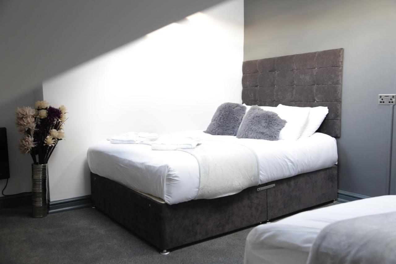 Park City Suites Hotel Manchester Buitenkant foto