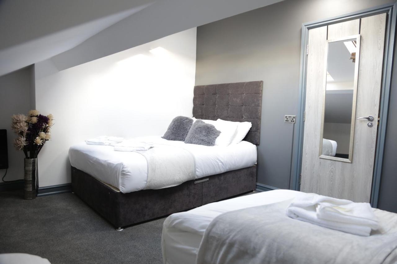 Park City Suites Hotel Manchester Buitenkant foto