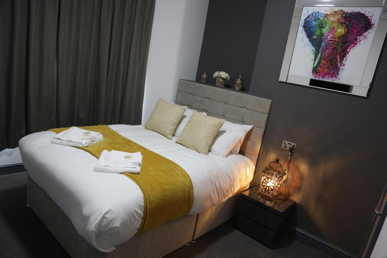 Park City Suites Hotel Manchester Buitenkant foto